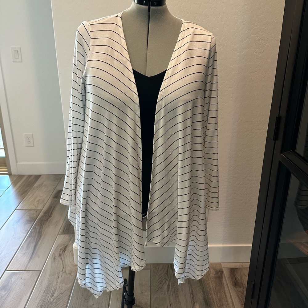 TRUSELF Cardigan Sweater Light Weight White w/ Black stripes, Pockets (2X)